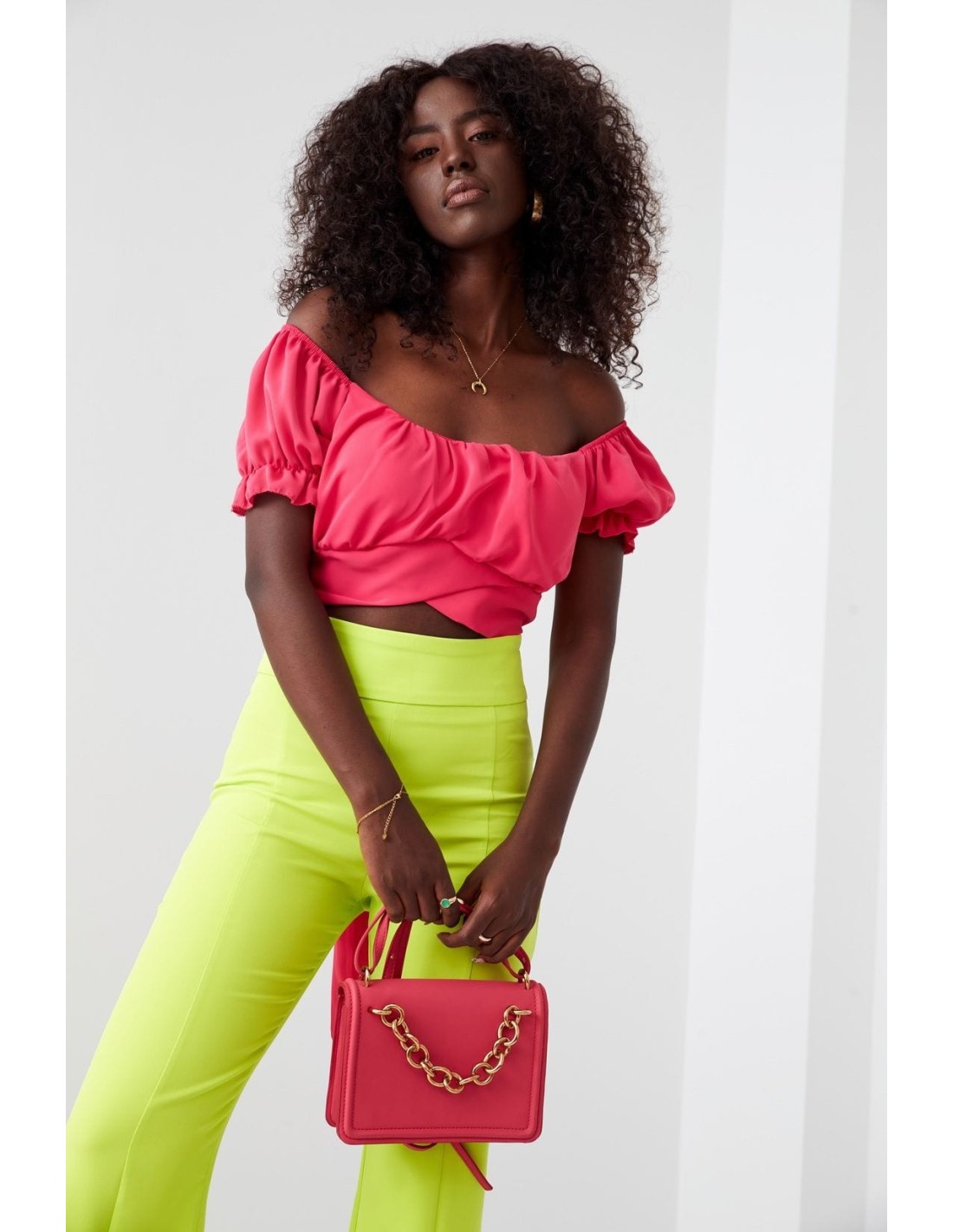 Pantaloni eleganti dama cu crapatura neon lime 502800 - Magazin online - Boutique